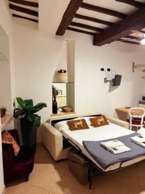 Cartari room 11